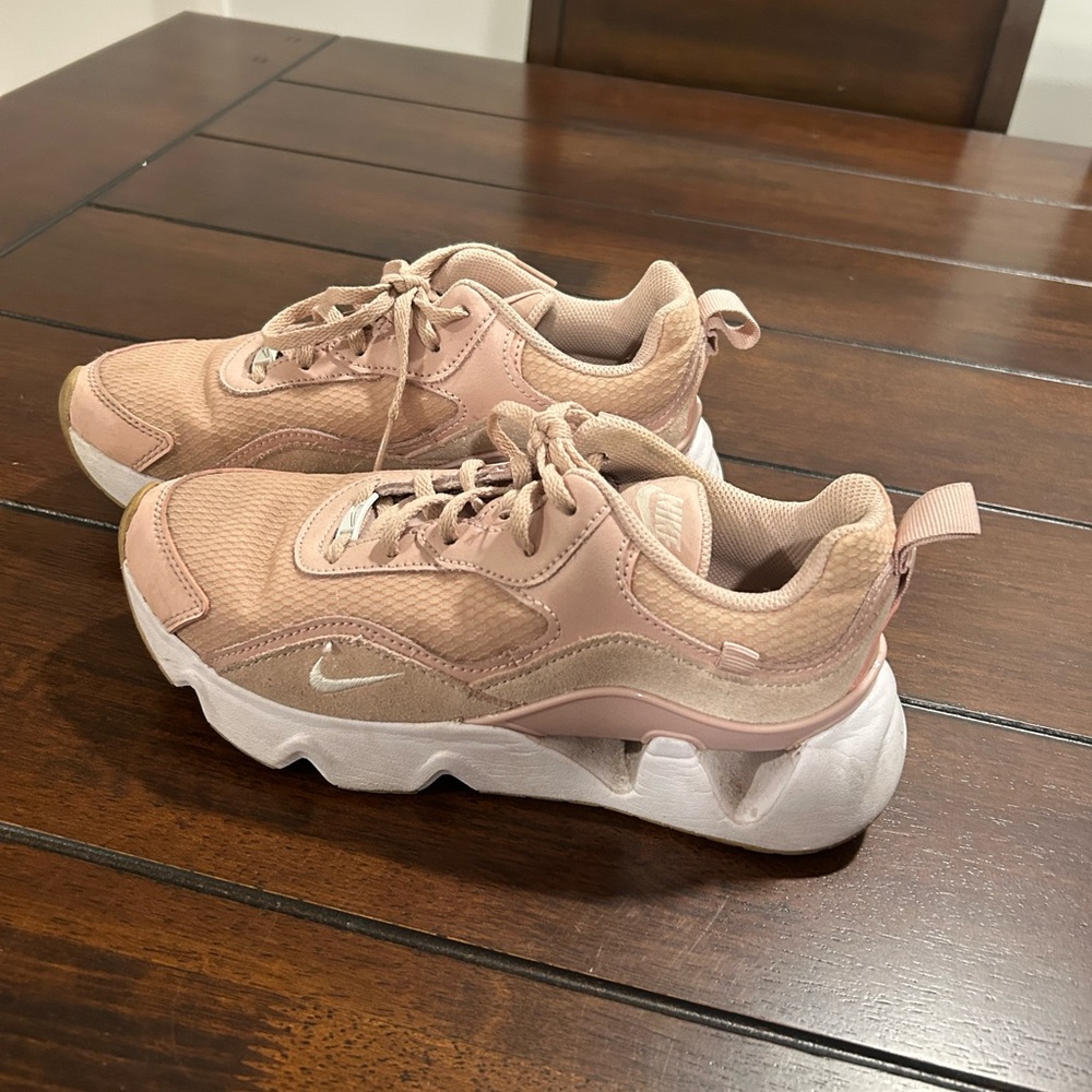 Nike Ryz 365 2 - Blush Pink and White
